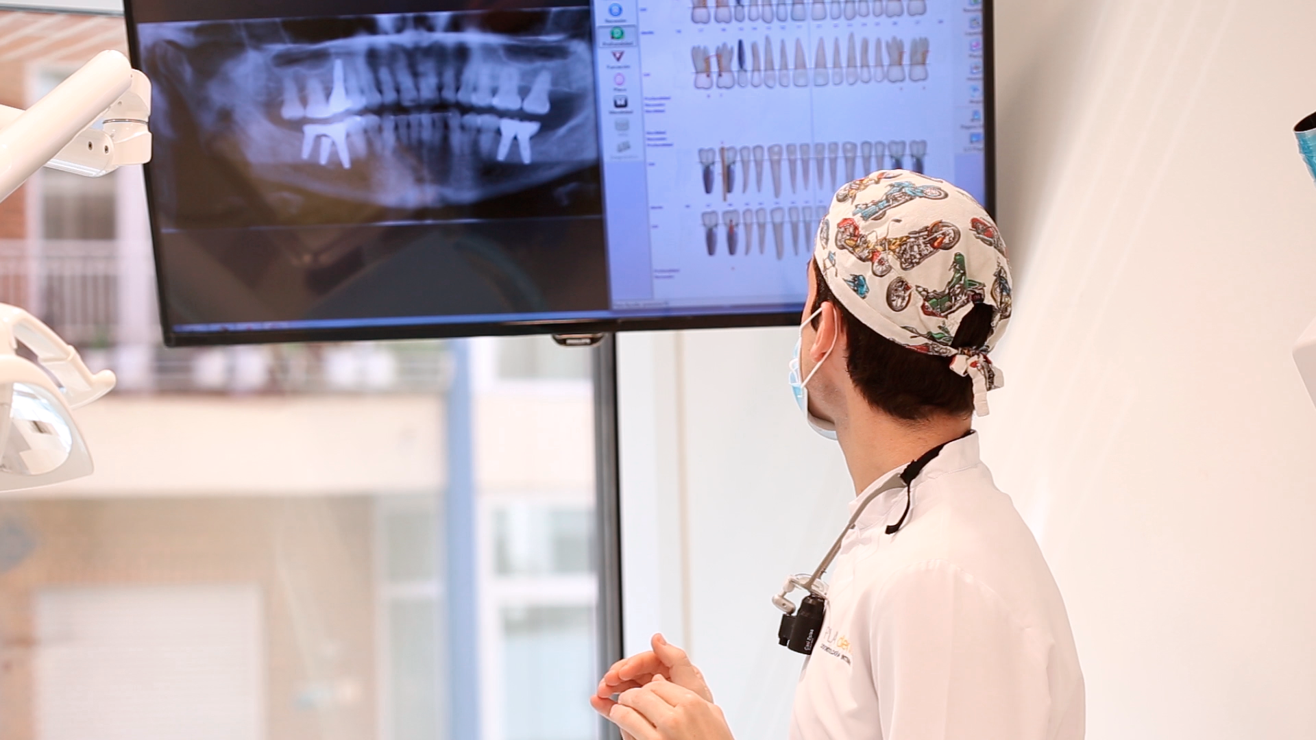 Implantes dentales vs dientes naturales