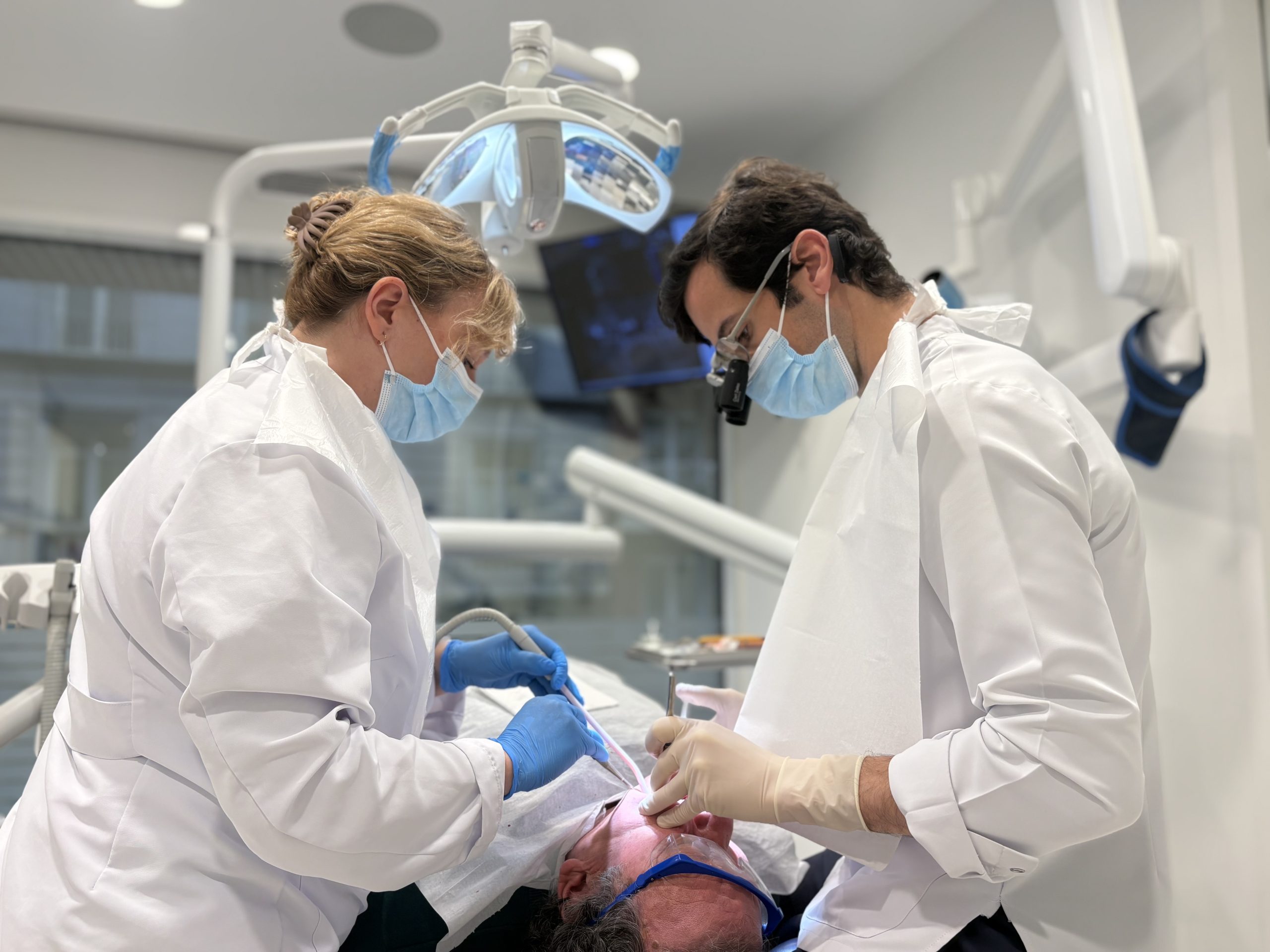 Gabinete de Periodoncia, con el doctor Rafael Plá.