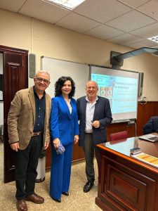 El doctor Rafael Plá junto al resto de ponentes de la formación