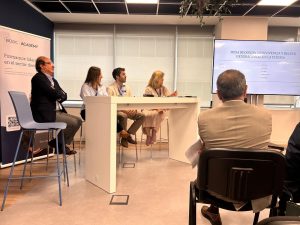 Mesa redonda con la doctora Marta Plá sobre relaciones económicas en la clínica familiar, en la reunión de socios BQDC